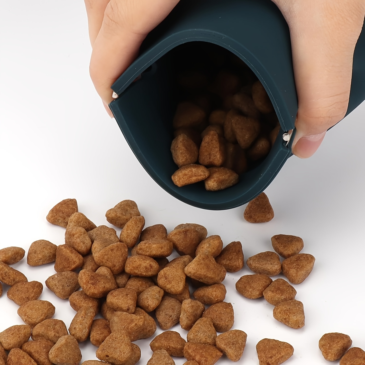Silicone Dog Treat Bag, Portab - مراجعة Food Snacks Easy وسعره